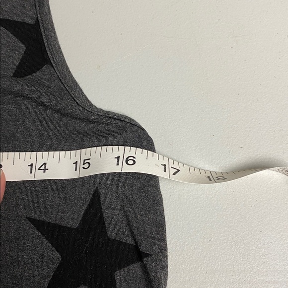 Torrid V-Neck Tank with Black Star Print. Size 00 - Picture 4 of 5